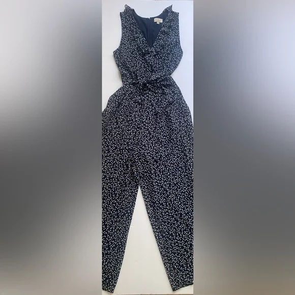 LOFT Outlet Floral Jumpsuit Size 8 Ruffle V-Neck Navy White Effortlessly chic✨ - Picture 3 of 16